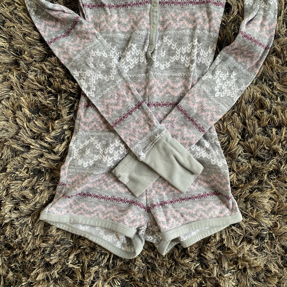 ✨2 for 1✨ One Piece Lounge Wear (SIZE S) - Picture 4 of 8